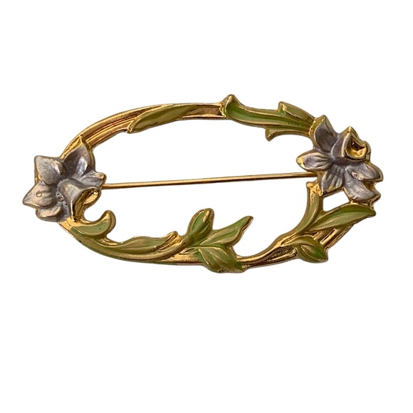 Jewelry - Art Nouveau Pearlized Enamel Brooch Featuring Daffodils